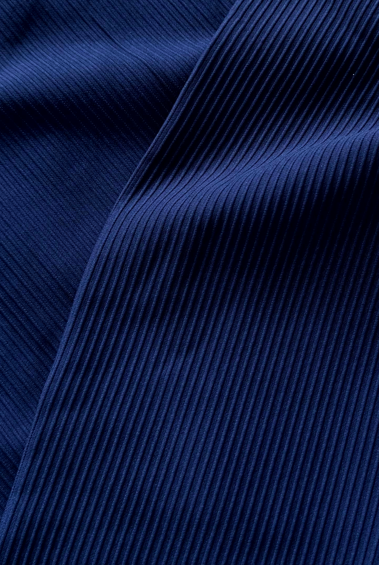 Dettaglio tessuto tecnico legging sportiva blu navy 
