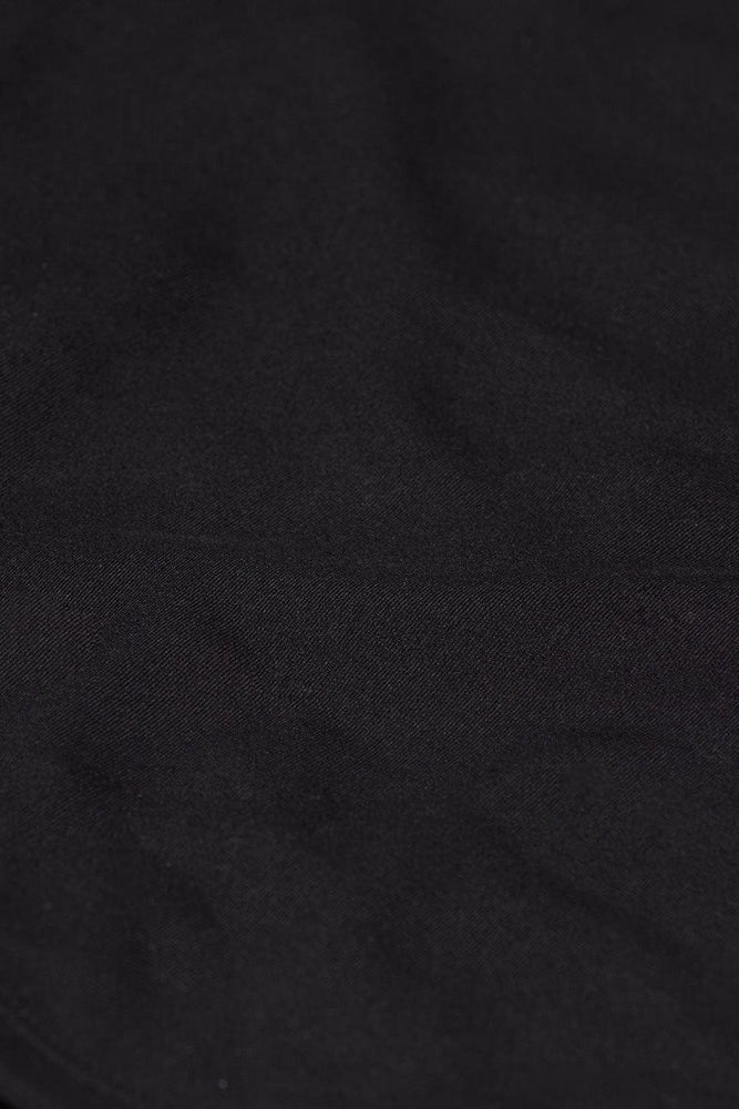 Dettaglio top sportivo manica lunga nero tessuto