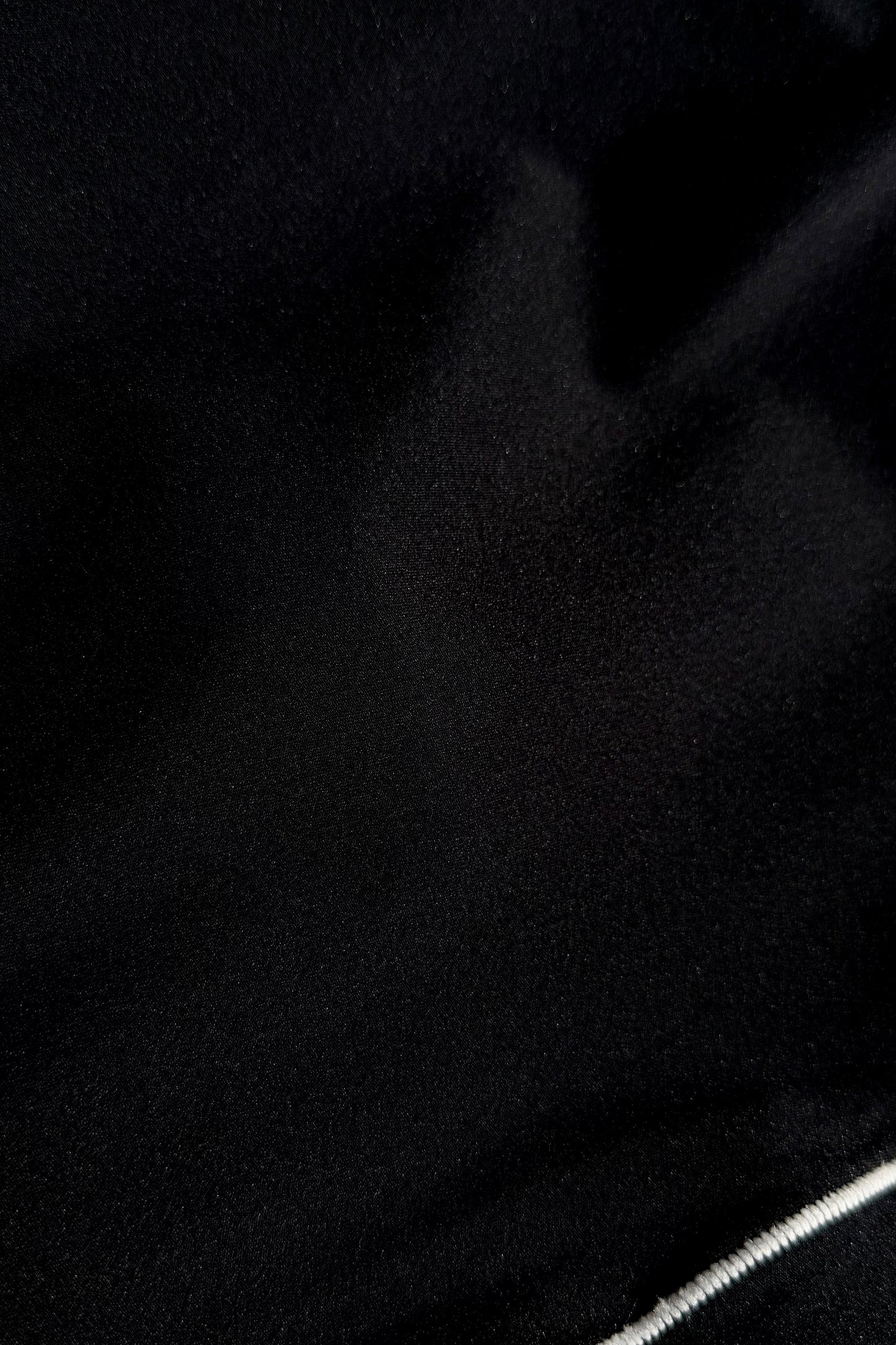 Tuta nera dettaglio tessuto Tecnico Nero 