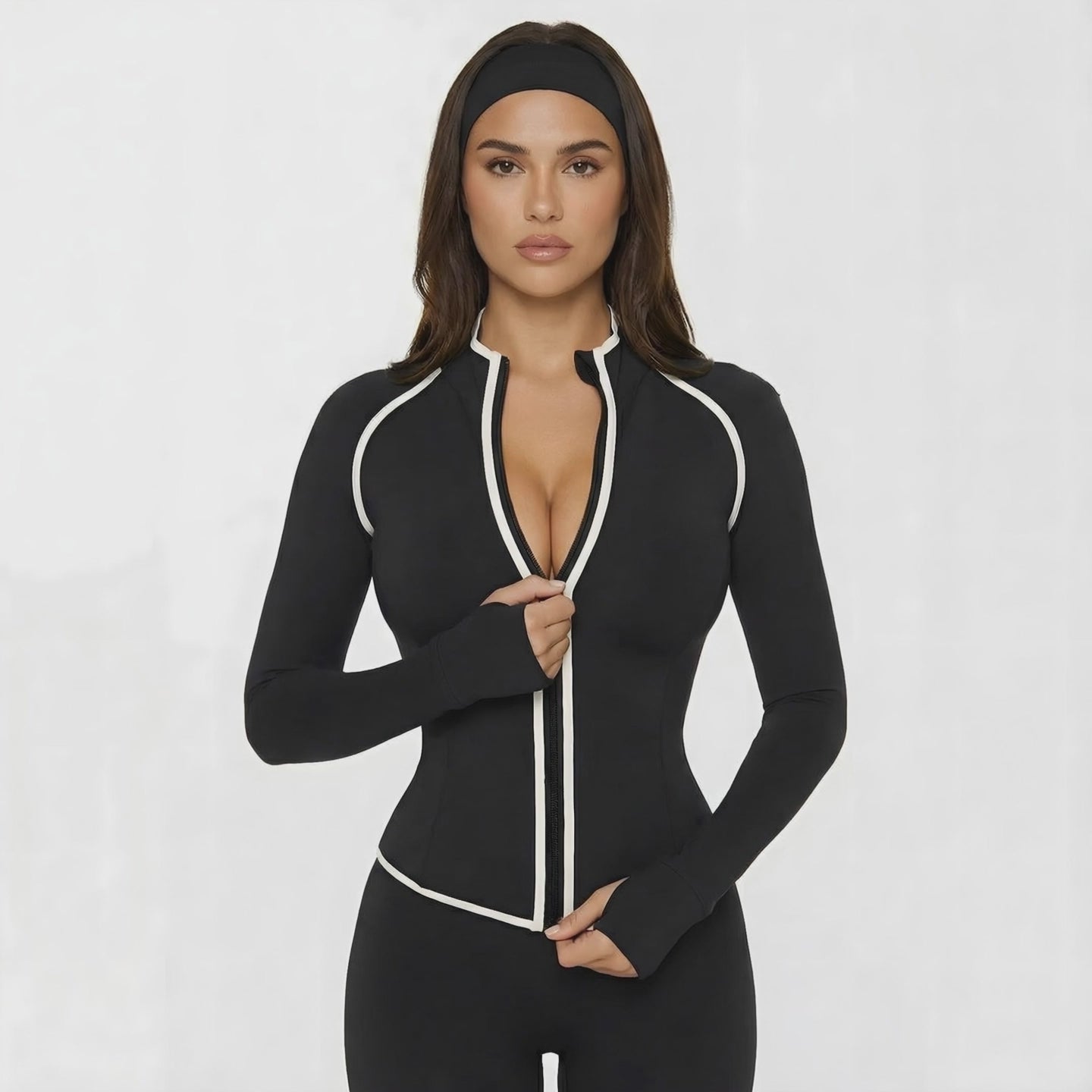 "Giacca Sportiva Premium - Vista Laterale con Modella"